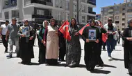 Van'da evlat nöbetindeki annelere yeni umut