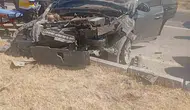 Karapınar yolunda direksiyon hakimiyeti kaybedilince araç refüje çarptı