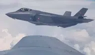 Türk savaş uçağı NATO semalarında Danimarka jetine yakıt verdi