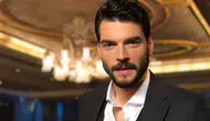 Akın Akınözü yeni rolü için bambaşka birine dönüştü