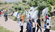 Muradiye Şelalesi bu yaz her zamankinden daha gür akıyor