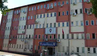Uzaklaştırma kararı alan eşini evinde bıçaklayarak öldürdü