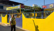 Hataylı depremzede evini Fenerbahçe renklerine boyadı