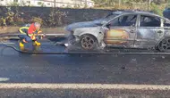 Bingöl’de yolda giden otomobil alevler içinde kaldı