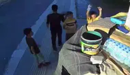 Elazığlı gençler dürüstlükleriyle esnafın gönlünü fethetti