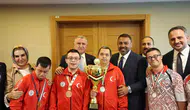 Madalyalarıyla Türkiye’yi gururlandıran özel sporcular Bakan Bak ile buluştu
