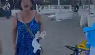 Plajda başörtülü anne ve kızına çirkin saldırı kamerada