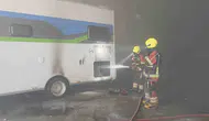 Burhaniye'de park halindeki karavan alevlere teslim oldu