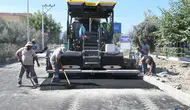 Kuşadası Karaova’da yol çalışmaları bitiyor