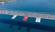 Boğaz ve çevresindeki beş dev köprü ay yıldızlı bayraklarla donatıldı