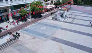 Manisa Cumhuriyet Meydanı’nda kaldırım işgali temizliği başladı