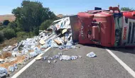 Elazığ’da su taşıyan tır devrildi
