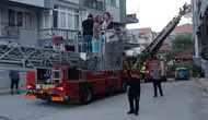 Burdur'da apartman yangını 6 kişi merdivenle kurtarıldı