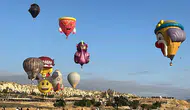 Kapadokya semaları ilginç figürlü balonlarla şenlendi