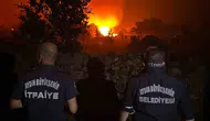 Çine'deki orman yangını Mutaflar Mahallesi'ni tehdit ediyor