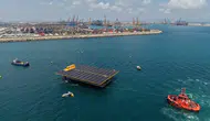 Güneş panelleri karadan denize iniyor