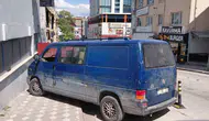Bilecik'te kaldırımlar araçların işgali altında