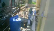 İzmir'de dehşet anları İnşaat iskelesi işçilerin üzerine çöktü