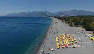 Antalya kavurucu sıcaklarla imtihan veriyor