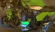 Diyarbakır'da motosiklet sürücüsü refüje çarparak ağır yaralandı