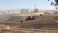 Sivas'ta buğday tarlası yandı dumanlar kazaya yol açtı