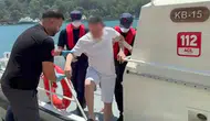 Muğla açıklarında teknede fenalaşan iki kişiye sahil güvenlik yardımı