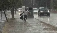 Edirne'de aniden bastıran sağanak şehri teslim aldı