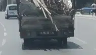 Zeytinburnu trafiğinde yürekleri ağza getiren demir yüklü kamyonet