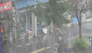 Kars'ta sağanak ve dolu hayatı felç etti Sokaklar göle döndü