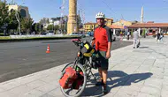 Çorumlu öğretmen iki yıllık dünya turu için pedallamaya başladı