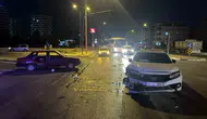 Karaman'da kavşak kazası İki otomobil çarpıştı