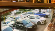 İnegöl'de kaza anı kamerada Motosikletli çift ölümden döndü