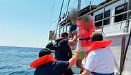 Marmaris'te karaya oturan teknedeki 11 kişi kurtarıldı