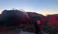 Kızıldamlar'da alevler geceyi korkuttu, ekipler hızla müdahale etti