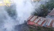 Ahırdan yükselen alevler iki eve sıçradı, çocuklar son anda kurtarıldı