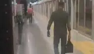 Metroda sigara içen yolcuya tepki gösteren vatandaşa saldırı girişimi