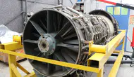 Samsunlu öğrenciler F-4 savaş uçağı motorunu söküp takıyor