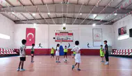Sivrice’de gençler yaz tatilini sporla değerlendiriyor