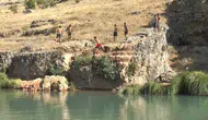 Gaziantep’te 42 derece sıcaklık gençleri çay kenarına döktü