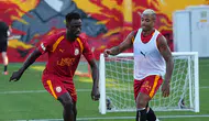 Batrakov'un Galatasaray'da ilk günü Sahada üç takımlı turnuva