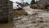Ağrı'nın köy yolunu çamur ve sular yuttu