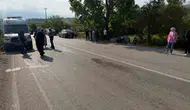 Niksar yolunda sürücü direksiyonu kaybedince araç ağaçlığa uçtu
