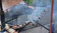 Kepez'deki gecekondudan geriye sadece küller kaldı