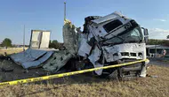 Edirne’de üzüm yüklü tır devrildi yol kapandı
