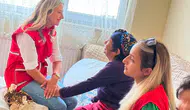 Karslı gönüllüler yaşlıların kapısını çalarak hayatlarını kolaylaştırıyor