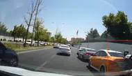 Diyarbakır'da motosikletin taksiye çarptığı anlar araç kamerasında