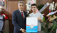 Ağrılı öğrenci Türkiye ikinciliğiyle kürsüye çıktı