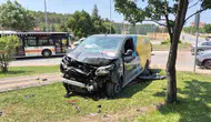 Eskişehir’de trafik kazası İki sürücü hastaneye kaldırıldı