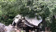 Osmaniye'de virajı alamayan otomobil uçuruma yuvarlandı