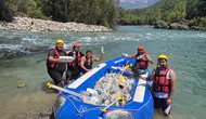 Beşkonak'ta rafting rehberlerinden doğa temizliği seferberliği
